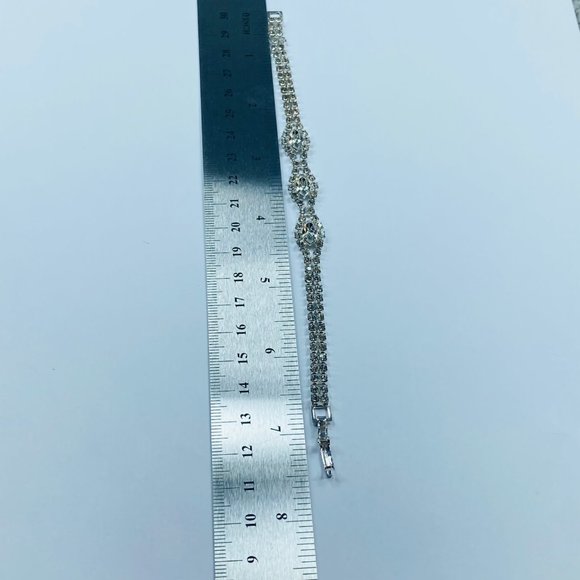 Vintage Rhinestone Chain Bracelet Womens Clear Faceted Sparkles Silver Tone - Picture 4 of 16
